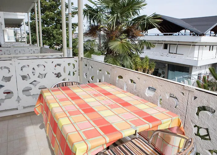 Ronzi Apartments