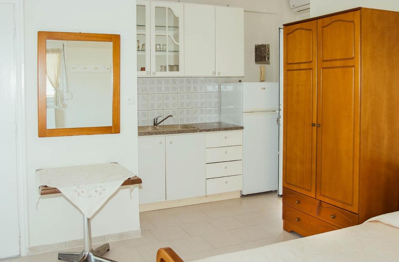 Ronzi Apartment Kamena Vourla