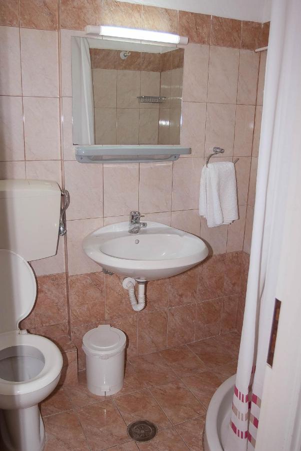 Ronzi Apartment Kamena Vourla