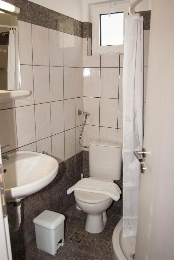 Ronzi Kamena Vourla